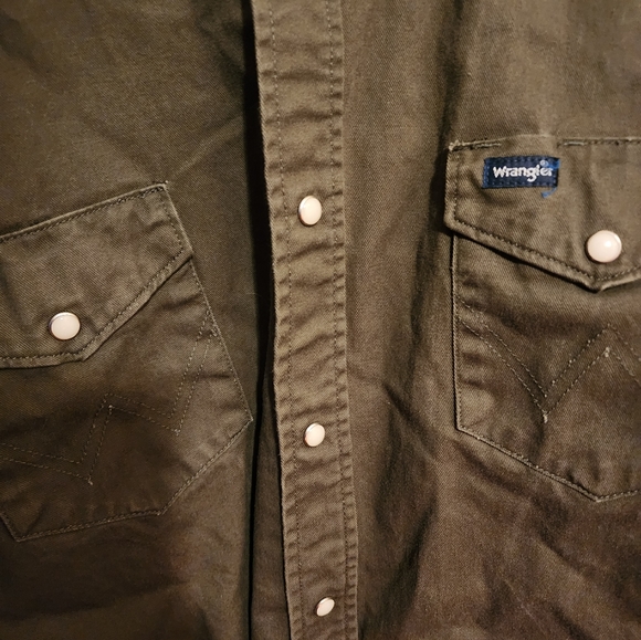 Wrangler pearl snap long sleeve button down. - Picture 2 of 7